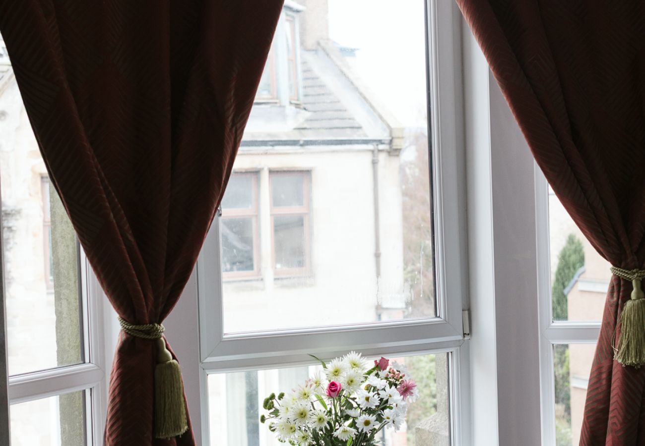 Rent by room in Paisley - Oakshaw Guesthouse - Cozy Single Room in a Central Location. R10